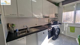 Appartement  Los goros plazuela. Amplio piso exterior104m2cerca hospital txagorritxuurbanizacionz
