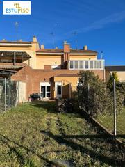 Casa adossada  Travesa de santos olivera. !! oportunidad adosado con jardin de 202 m2 en hospital de orbig