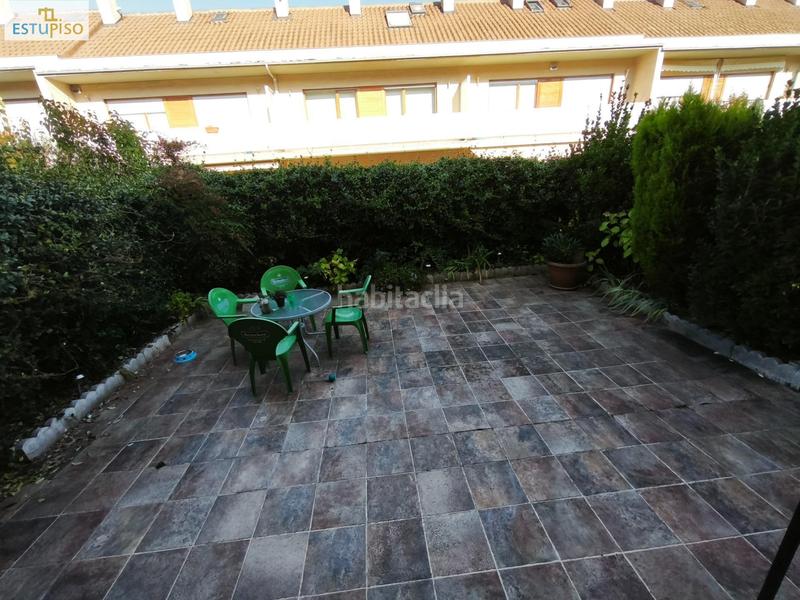 Foto 07dd35b9-81c0-4969-902a-0f56a7237d4e. Casa adosada chalet adosado lakua 2006 4 habitacionescocinasalón3 bañosterraza y balcónplaza de garaje incluida en Vitoria - Gasteiz