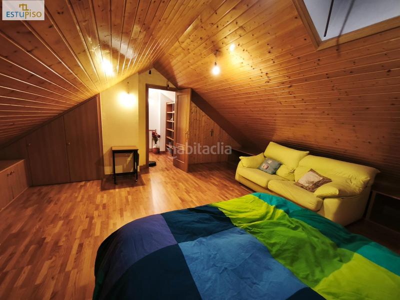 Foto 1018100b-dcb3-4514-b42a-7d1071bb9a9c. Casa adosada chalet adosado lakua 2006 4 habitacionescocinasalón3 bañosterraza y balcónplaza de garaje incluida en Vitoria - Gasteiz