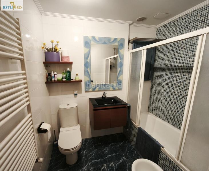 Foto 2476d9da-b950-4ae9-b71c-def014ab1fff. Casa adosada chalet adosado lakua 2006 4 habitacionescocinasalón3 bañosterraza y balcónplaza de garaje incluida en Vitoria - Gasteiz