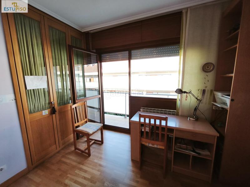 Foto 26be18f2-a326-4cd1-bcf9-535db409cb62. Casa adosada chalet adosado lakua 2006 4 habitacionescocinasalón3 bañosterraza y balcónplaza de garaje incluida en Vitoria - Gasteiz