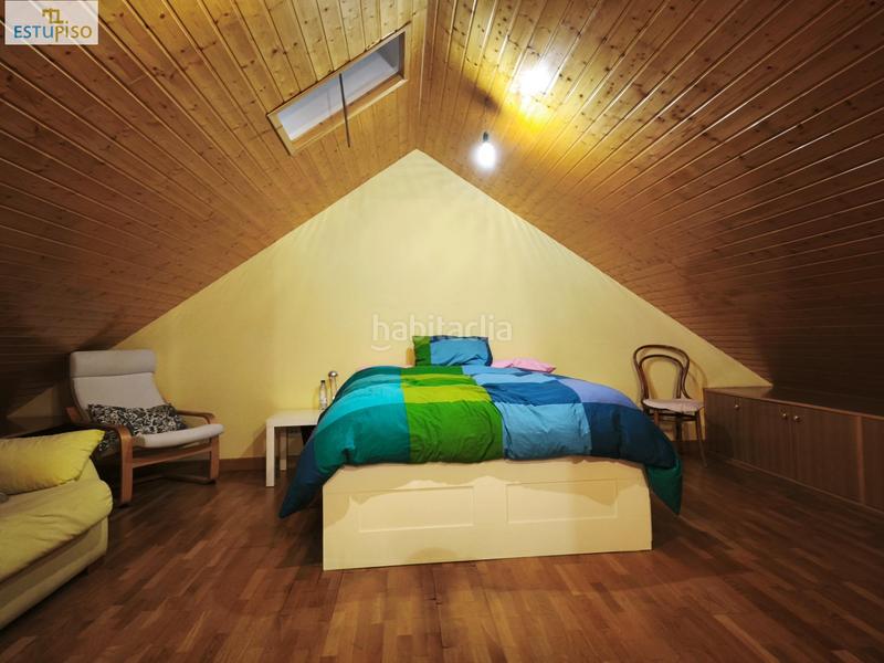 Foto 6652aabb-aaee-4217-8f0e-96bc689e50c6. Casa adosada chalet adosado lakua 2006 4 habitacionescocinasalón3 bañosterraza y balcónplaza de garaje incluida en Vitoria - Gasteiz