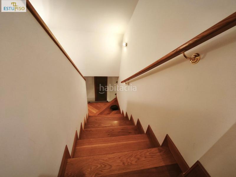 Foto 6afdcdb3-3a53-440c-8ba2-408c7a32ff19. Casa adosada chalet adosado lakua 2006 4 habitacionescocinasalón3 bañosterraza y balcónplaza de garaje incluida en Vitoria - Gasteiz