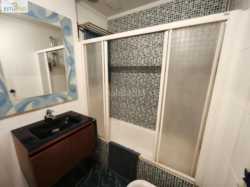 Foto 7e4dc320-70b7-4315-844f-6da8c50d6a98. Casa adosada chalet adosado lakua 2006 4 habitacionescocinasalón3 bañosterraza y balcónplaza de garaje incluida en Vitoria - Gasteiz