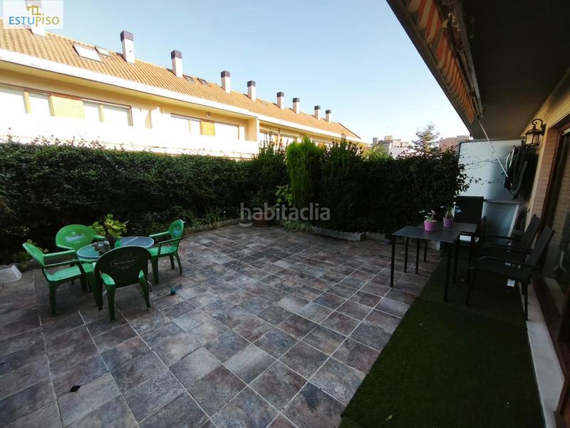 Foto 8919645a-9d84-4898-af41-0a081f129497. Casa adosada chalet adosado lakua 2006 4 habitacionescocinasalón3 bañosterraza y balcónplaza de garaje incluida en Vitoria - Gasteiz