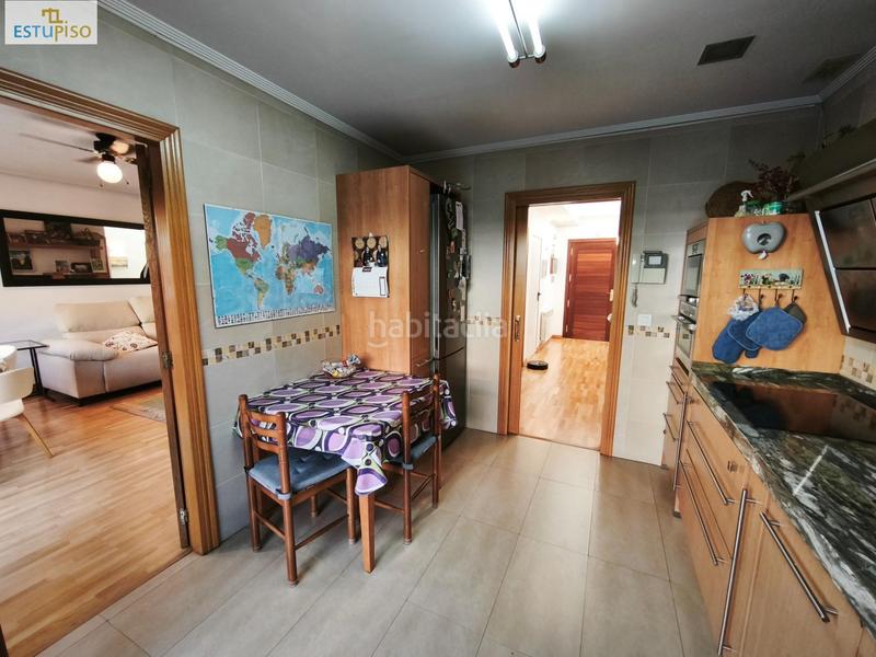 Foto 91ee2549-178c-4de9-bcd8-9f69a0d5604c. Casa adosada chalet adosado lakua 2006 4 habitacionescocinasalón3 bañosterraza y balcónplaza de garaje incluida en Vitoria - Gasteiz