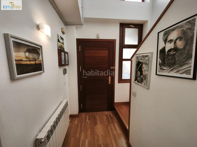 Foto 9bdfb9b6-5dca-487f-9f06-3fdb588f1b30. Casa adosada chalet adosado lakua 2006 4 habitacionescocinasalón3 bañosterraza y balcónplaza de garaje incluida en Vitoria - Gasteiz