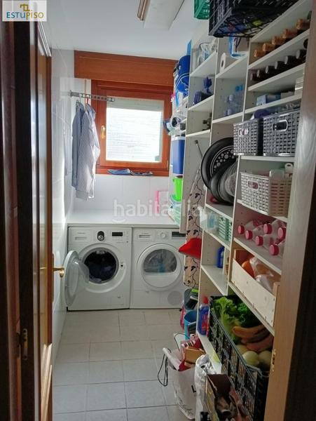 Foto a12a5889-9a78-41f2-8bbc-8409bb169a3d. Casa adosada chalet adosado lakua 2006 4 habitacionescocinasalón3 bañosterraza y balcónplaza de garaje incluida en Vitoria - Gasteiz