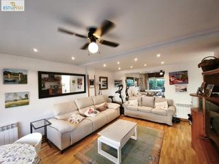 Casa adossada  Calle lanbarria. Chalet adosado lakua  2006  4 habitacionescocinasalón3 bañosterr Casa adossada  Calle lanbarria. Chalet adosado lakua  2006  4 habitacionescocinasalón3 bañosterr