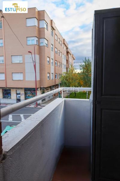 Foto cc2d0435-a484-49ab-8f7b-2b2eec50a27f. Pis amb calefacció aparcament a Trobajo del camino