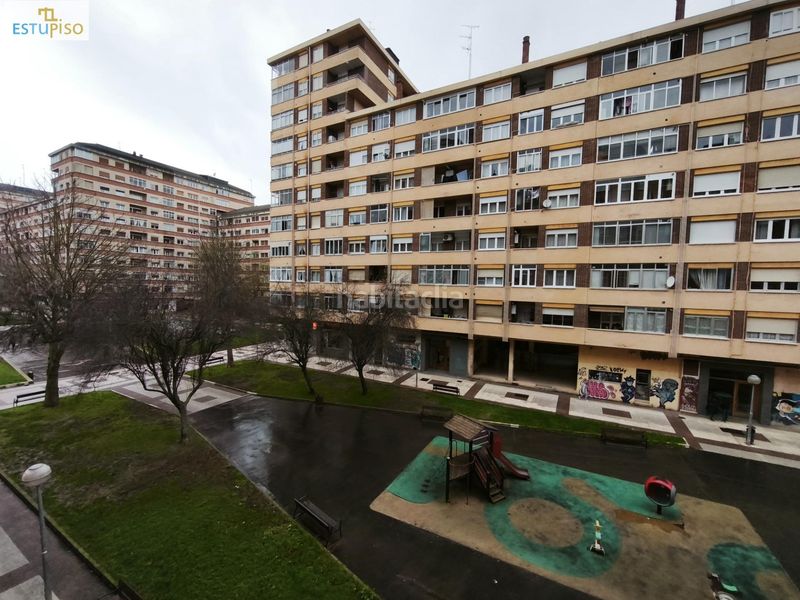 Foto c2dc7849-1811-4fbe-9d5b-c0232d3cfa22. Pis amb calefacció aparcament a Arriaga - Lakua Vitoria - Gasteiz