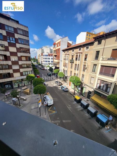 Foto 79462b60-1614-4a82-9822-66f3a8164525. Rent flat with parking in Centro Ciudad León