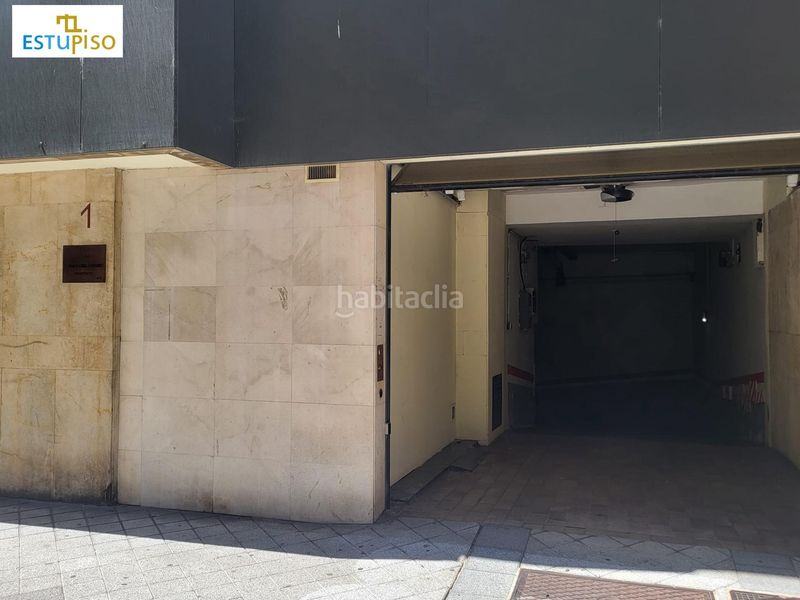 Foto fce7b865-6327-4074-99c5-77a630228be7. Aparcament cotxe a calle calle carmen 1 a Centro Ciudad León