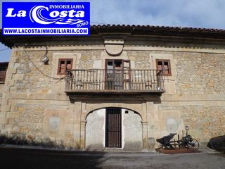 Masia a Loredo. Casona solariega del siglo xix de piedra