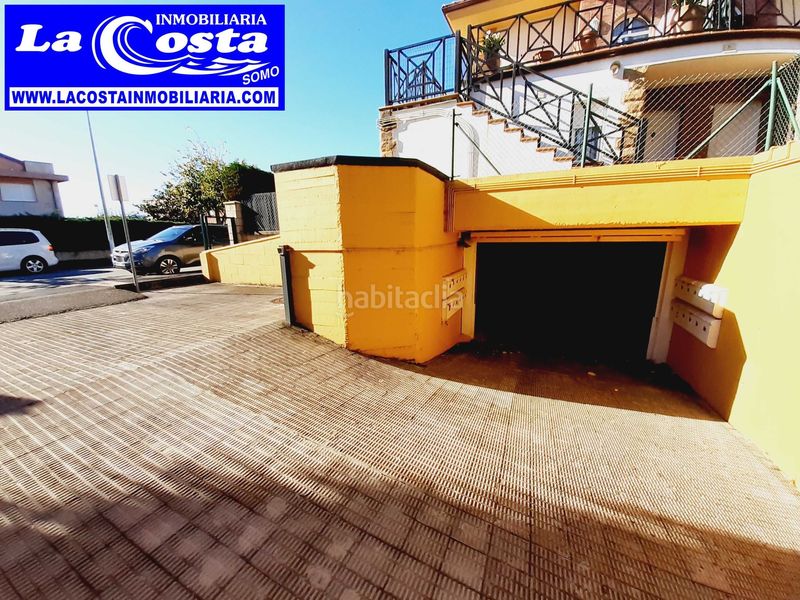 Foto f3b32b67-c6f7-401a-8331-9a7efca8a4f3. Aparcament cotxe a Somo Ribamontán al Mar