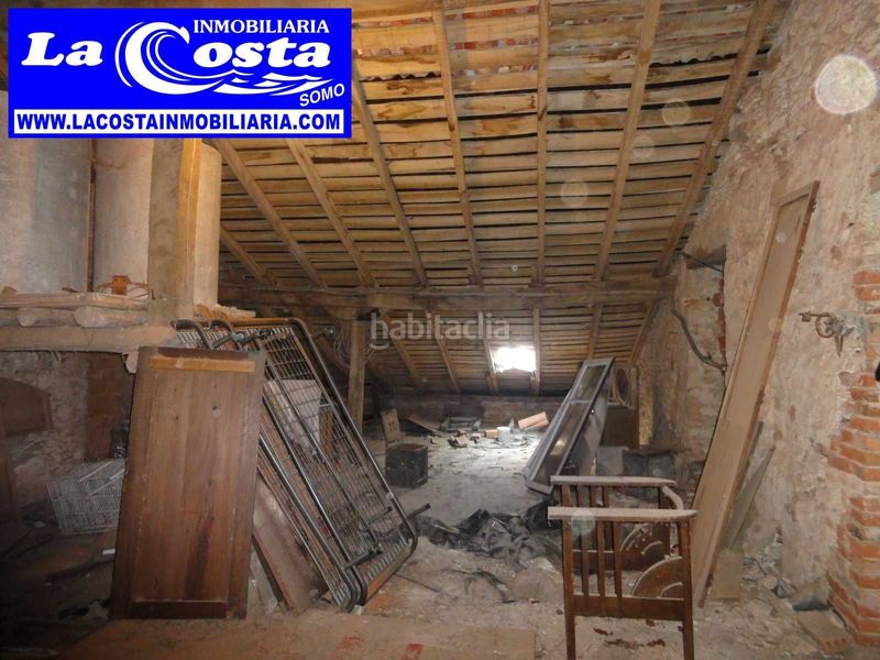 Foto ddc0820b-8c08-49f8-997b-eb92ba197db4. Masia amb xemeneia aparcament a Castanedo Ribamontán al Mar