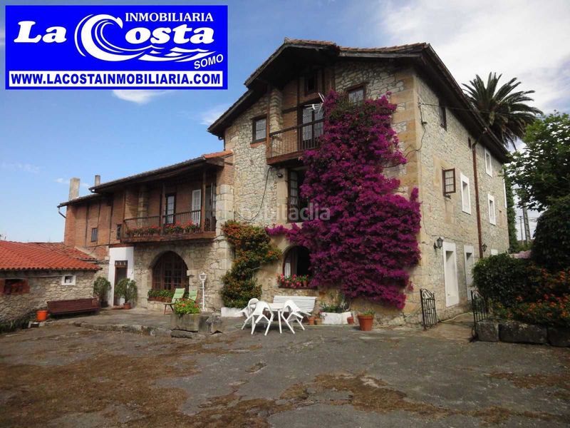 Foto e83b7ffe-f19c-4229-9665-536984c4cb5b. Masia amb xemeneia aparcament a Castanedo Ribamontán al Mar