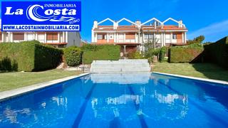 Lloguer Casa adossada  Avenida severiano ballesteros. Pedreña. chalet adosado. urb privada con piscina
