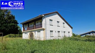 Chalet  Avenida del ayuntamiento. Carriazo. casona independiente de 300m2 y 3.850m2 de terreno urb