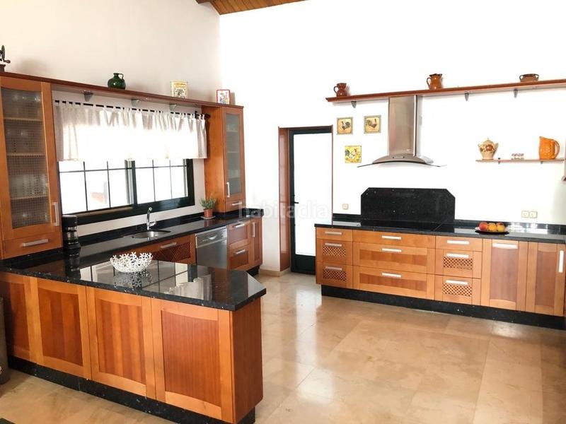 Foto 212fe97e-2359-4641-a18d-1b6c955f08e8. Chalet con parcheggio piscina in altos de Estepona Estepona