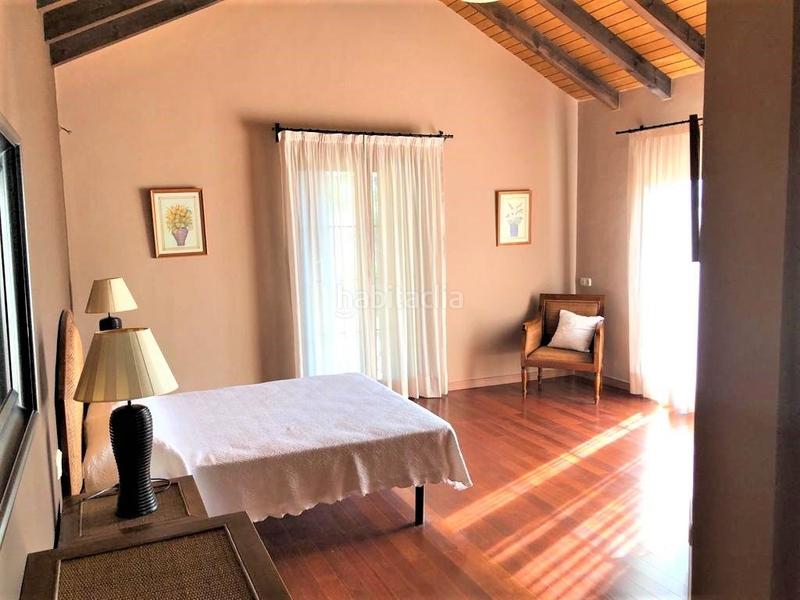 Foto a53143ac-2b6a-48b8-9d81-9fffc53afb0e. Chalet con parcheggio piscina in altos de Estepona Estepona