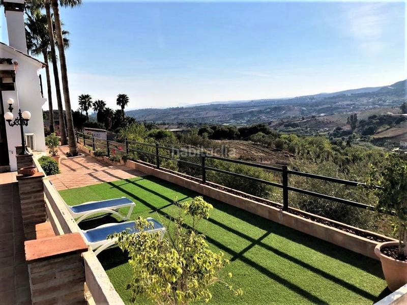 Foto e7bfead6-52b9-4b97-8d1a-cec93d8c7e19. Chalet con parcheggio piscina in altos de Estepona Estepona