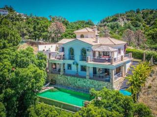 Chalet en Altos de Estepona. Espectacular villa en la nueva milla de oro de estepona