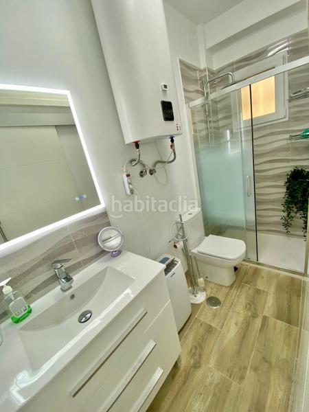 Foto 15b29935-1f9f-4173-81e2-d805548c5257. Piso amplio bajo junto al mar segunda linea de playa apartamento turistico en Estepona