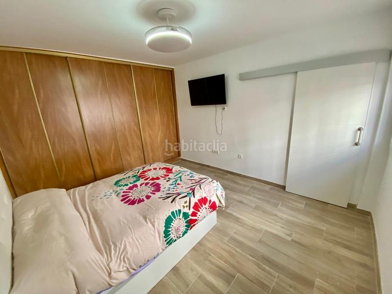 Foto cc596559-1d71-4096-a371-eb357404f538. Piso amplio bajo junto al mar segunda linea de playa apartamento turistico en Estepona