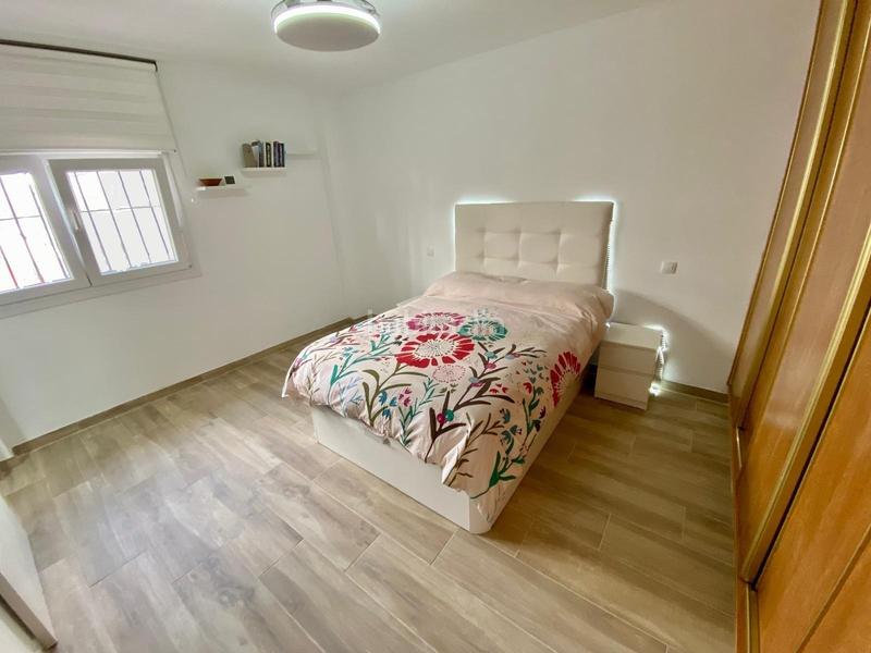 Foto e380e282-1865-4050-a38b-a2b34c80387f. Piso amplio bajo junto al mar segunda linea de playa apartamento turistico en Estepona