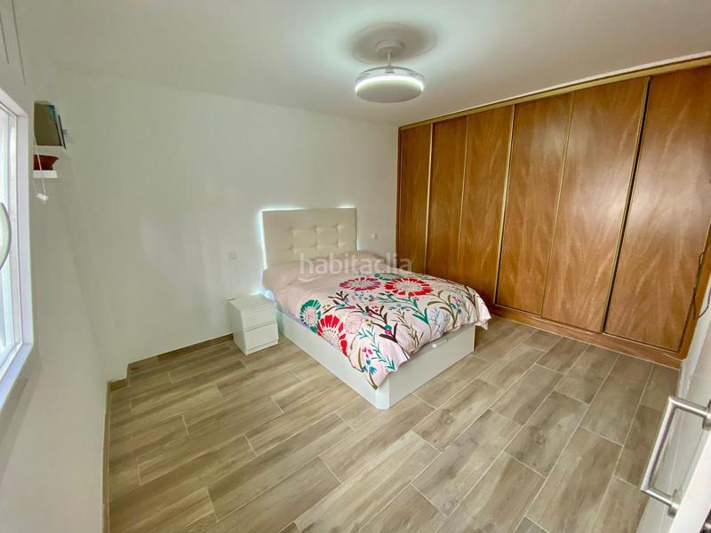 Foto f8c05e11-809a-4920-aeb9-0d04c6d9ced8. Piso amplio bajo junto al mar segunda linea de playa apartamento turistico en Estepona