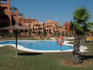 Apartament a San Luis de Sabinillas. Exclusivo apartamento de 2 dormitorios con gran terraza y vistas