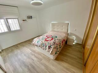 Flat  Calle melilla. Amplio bajo junto al mar segunda linea de playa apartamento turi