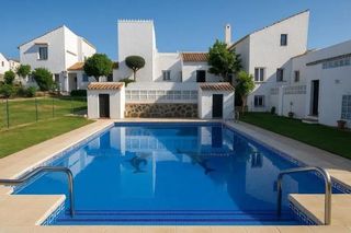 Chalet en Sotoserena. Inversión premium en estepona