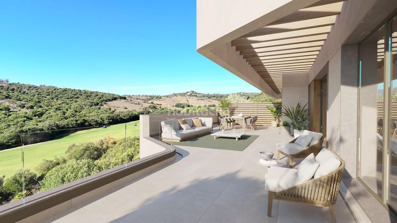 Foto 21ab4667-c6de-4f47-ba2e-637694ea0fdf. Àtic amb calefacció aparcament piscina a La Alcaidesa