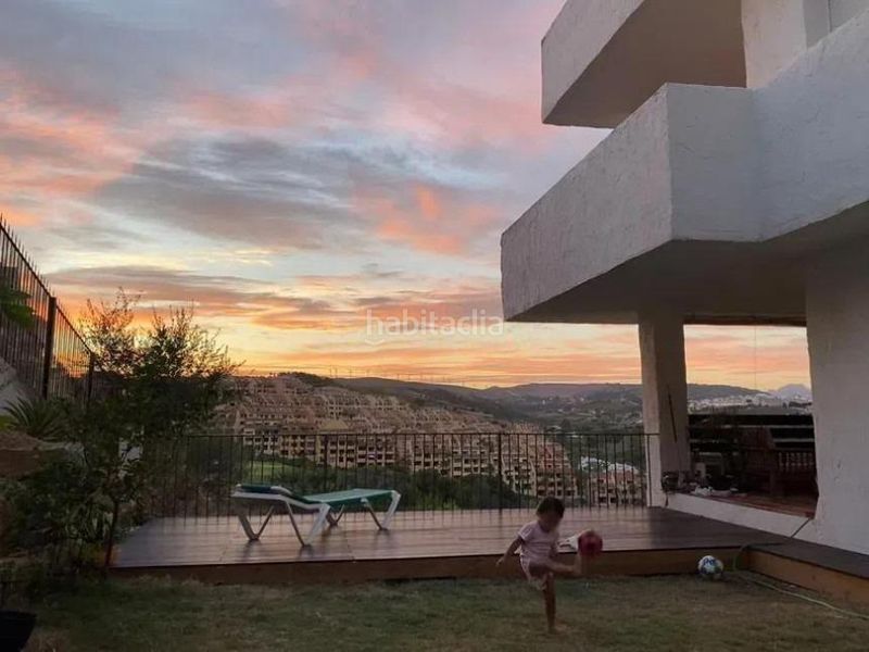 Foto 99f3b9a8-fac5-46ec-816c-b663a2c4d410. Apartament amb aparcament piscina a Alcorrín Manilva