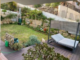 Apartament a Alcorrín. Exclusivo oasis mediterráneo con jardín privado cerca del puerto