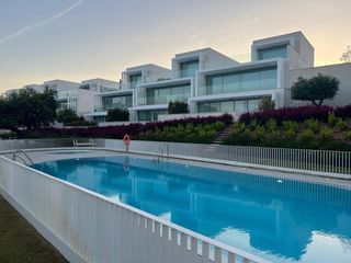 Chalet in Sotogrande Costa. Exclusivo chalet adosado en sotogrande alto elegancia, confort y