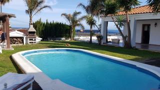Chalet en Buenas Noches. Gran villa en 2da linea de playa y vistas panoramicas al mar