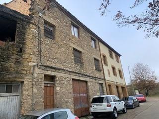 Casa adossada a Estella / Lizarra. Casa de tres plantas en venta en zona monumental de estella