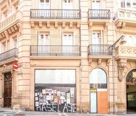 Local commercial à Casco Antiguo. Local en casco viejo de pamplona