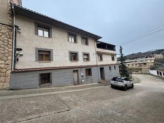 Casa adossada en Lern. Casa a la venta en lern