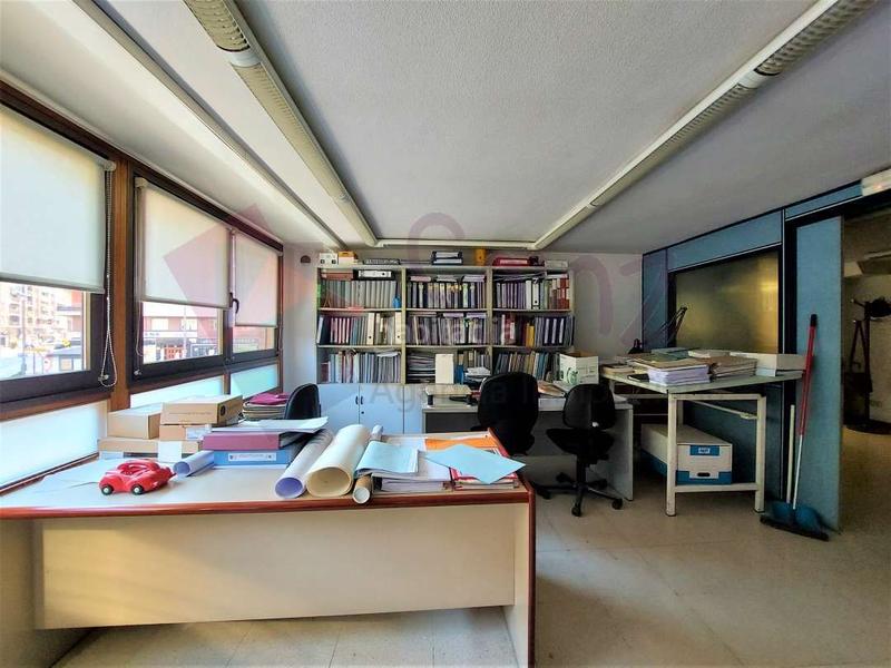 Foto 3e85a7a8-3e18-43d3-a3fe-db01ce41b81d. Location bureau avec chauffage parking dans Oeste Logroño