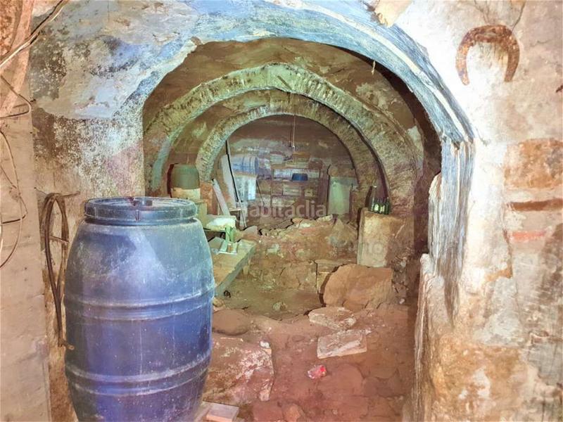 Foto bdb70b68-a007-4e9f-a45b-652e8ab4c32c. Local comercial bodega con calado en Nalda