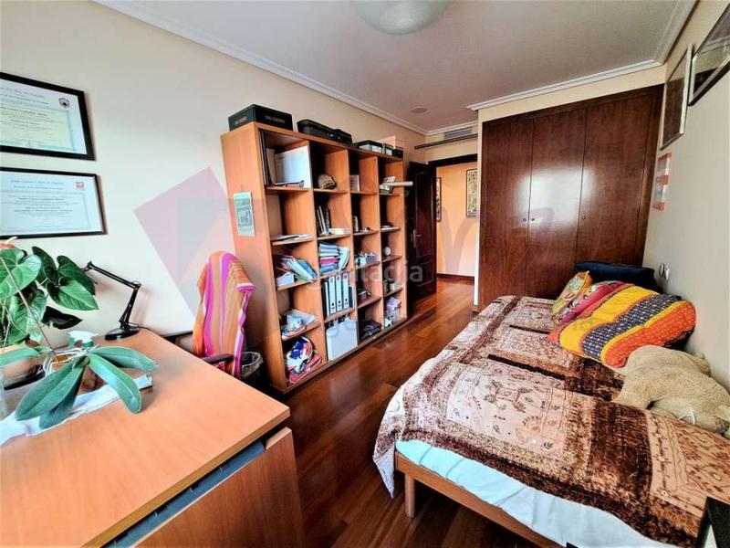 Foto fd2a2e2a-5f53-463c-ad31-14969f85ce8a. Piso gran vivienda en las peatonales (calvo sotelo-juan xxiii) en Logroño