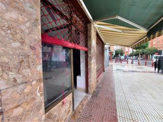 Local Comercial  Calle lardero. Local en esquina en pérez galdós junto al palacio de justicia de