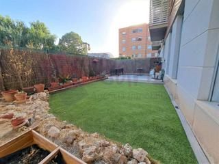 Piso  Calle pamplona. Exclusiva en sanz. planta baja con jardín en yage