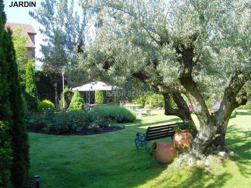 Foto e7d3b3d5-b602-49c6-8074-0281ba2edfcd. Chalet con parcheggio piscina in Lardero