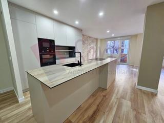 Piso  Calle general vara de rey. Caprichosa vivienda en vara de rey junto a gran vía de logroño